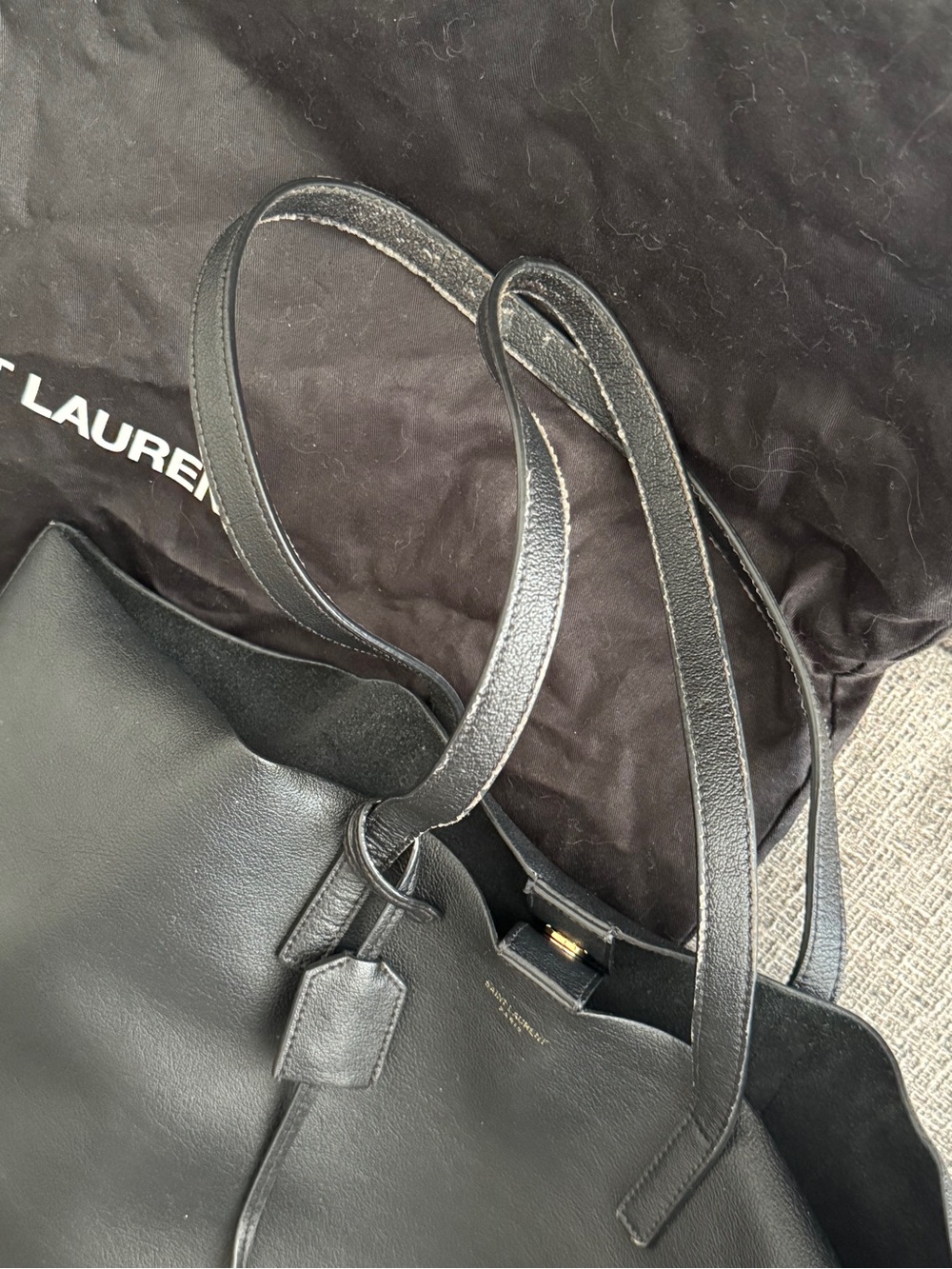 Saint Laurent Shopping Tote Bag in Black Leather - Picture 14 of 16